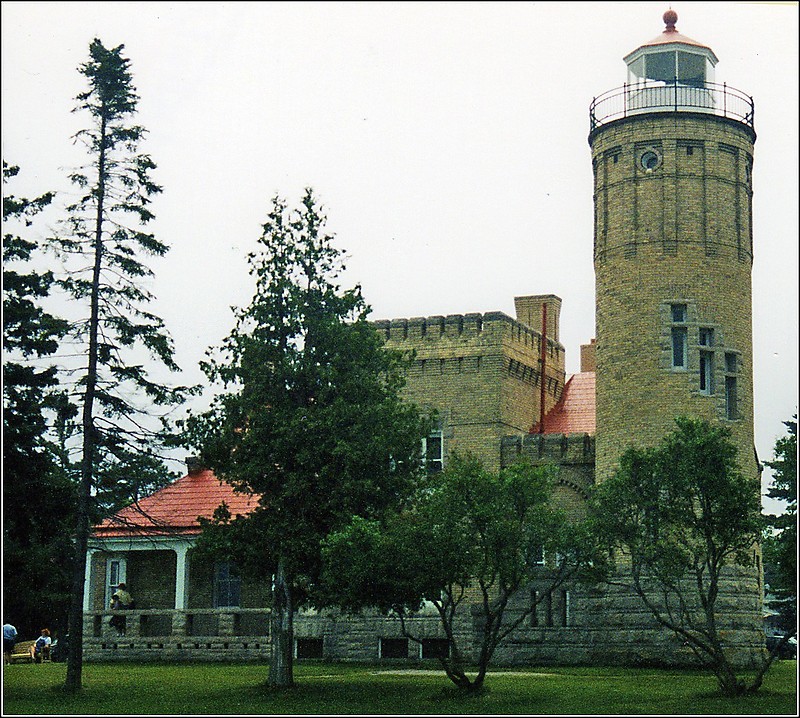 Michigan / Old Mackinac Point lighthouse
Author of the photo: [url=https://www.flickr.com/photos/jowo/]Joel Dinda[/url]
Keywords: Michigan;Lake Michigan;United States;Lake Huron;Mackinaw city