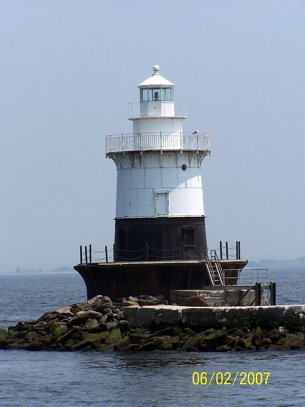 New York / Old Orchard Shoal lighthouse
Author of the photo: [url=https://www.flickr.com/photos/bobindrums/]Robert English[/url]
Keywords: New York;United States;Offshore;Staten Island