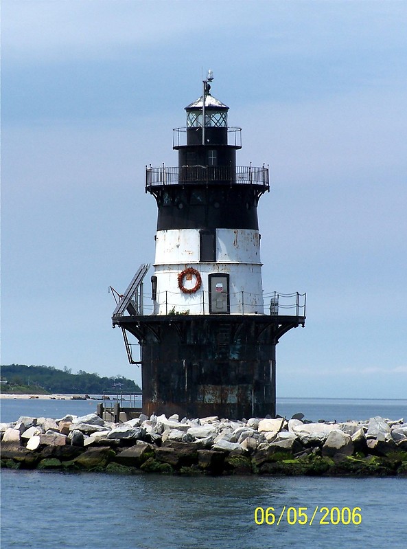 New York / Orient Point ("Coffee Pot") lighthouse
Author of the photo: [url=https://www.flickr.com/photos/bobindrums/]Robert English[/url]

Keywords: New York;Long Island Sound;United States