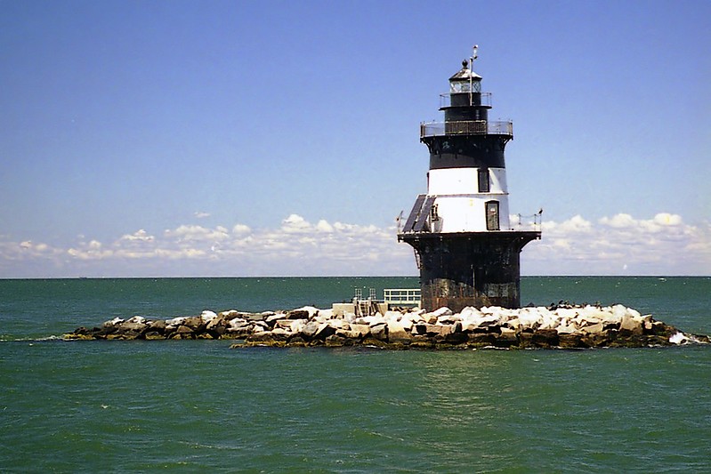 New York / Orient Point ("Coffee Pot") lighthouse
Author of the photo: [url=https://jeremydentremont.smugmug.com/]nelights[/url]

Keywords: New York;Long Island Sound;United States