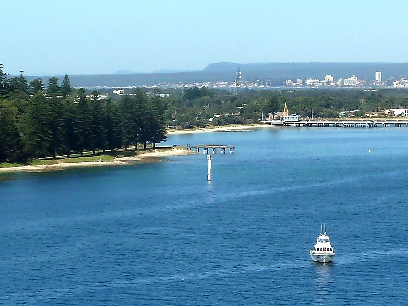Botany Bay / Sutherland Point Lts in line Rear 
Keywords: Australia;Sydney;Botany Bay;New South Wales;Offshore
