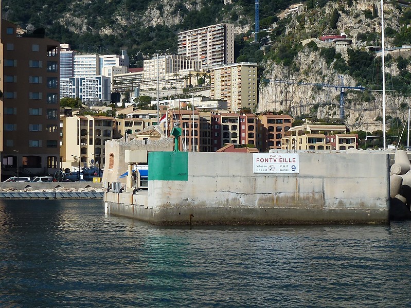 Port de Fonteville / Contre-jetee Head light
Keywords: Monaco;Mediterranean sea