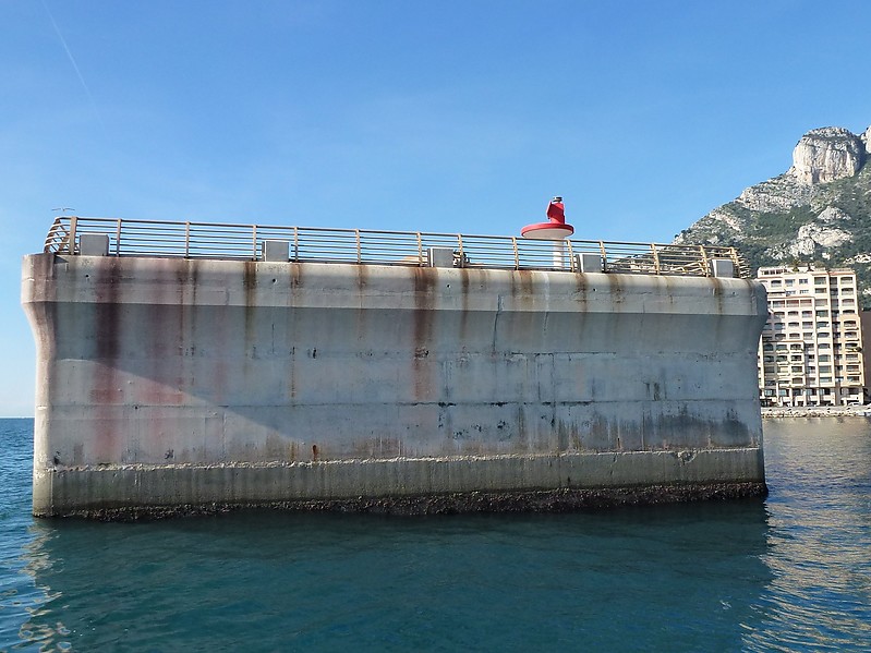 Port de Fontvieille - S Breakwater Head light
Keywords: Monaco;Mediterranean sea