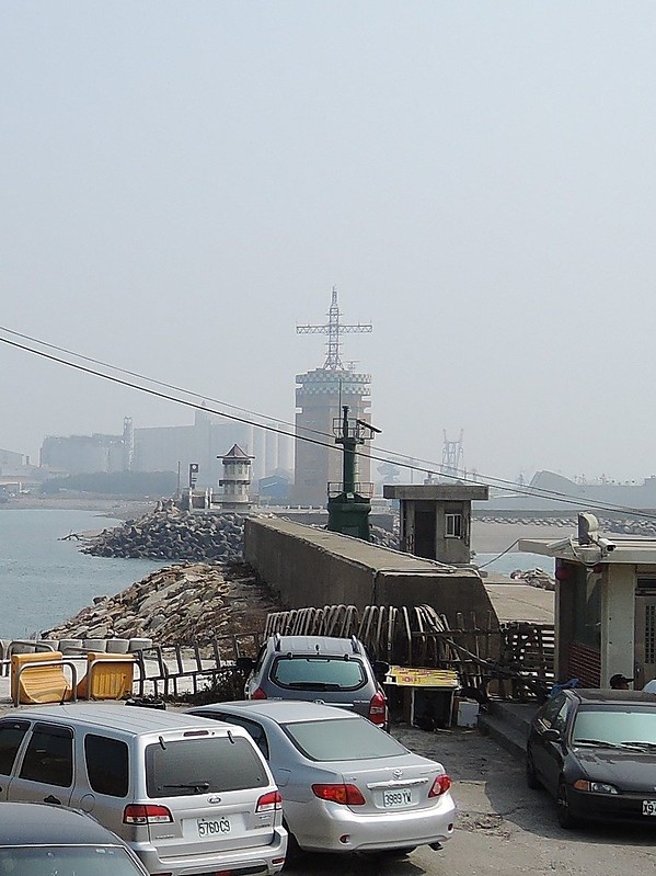 Tai-chung Chiang / Fishing Harbour W Inner Breakwater Head light
Keywords: Taiwan;Taiwan Strait;Taichung