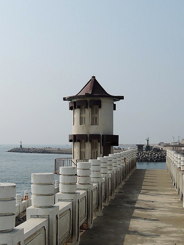 Taichung Gang, Fishing Harbour, Inner E Breakwater Head light
Keywords: Taiwan;Taiwan Strait;Taichung