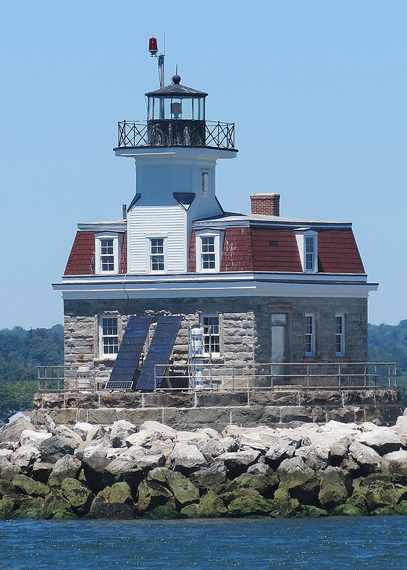 Connecticut / Penfield Reef lighthouse
Author of the photo: [url=https://www.flickr.com/photos/21475135@N05/]Karl Agre[/url]

Keywords: Connecticut;United States;Atlantic ocean;Long Island Sound