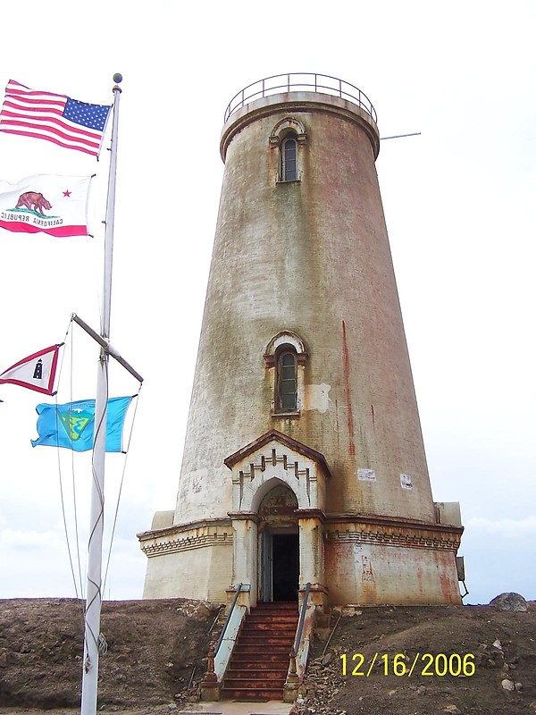 California / Piedras Blancas lighthouse
Author of the photo: [url=https://www.flickr.com/photos/bobindrums/]Robert English[/url]

Keywords: United States;Pacific ocean;California