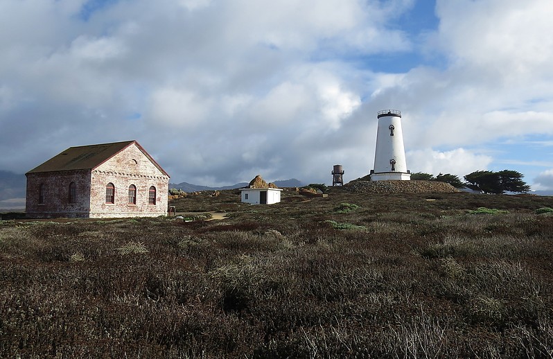 California / Piedras Blancas lighthouse
Author of the photo: [url=https://www.flickr.com/photos/larrymyhre/]Larry Myhre[/url]
Keywords: United States;Pacific ocean;California