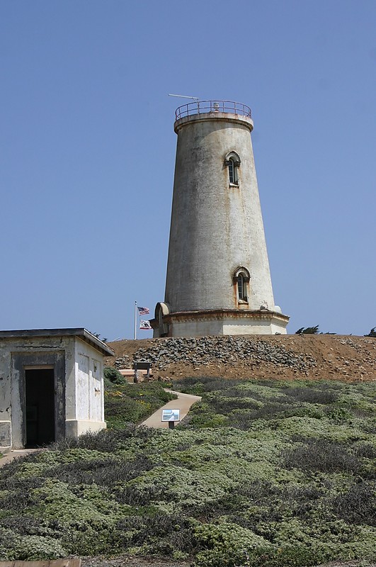 California / Piedras Blancas lighthouse
Author of the photo: [url=https://www.flickr.com/photos/31291809@N05/]Will[/url]

Keywords: United States;Pacific ocean;California