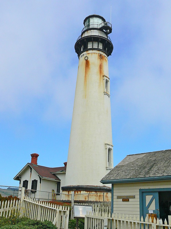 California / Pigeon point lighthouse
Author of the photo: [url=https://www.flickr.com/photos/8752845@N04/]Mark[/url]
Keywords: United States;Pacific ocean;California;San Francisco