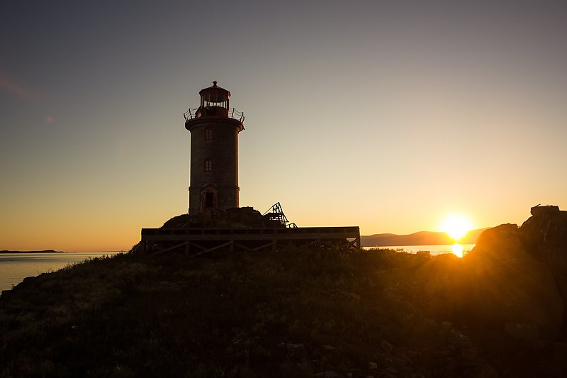 Quebec / Pilier de Pierre lighthouse at sunset
Author of the photo: [url=http://www.chasseurdephares.com/]Patrick Matte[/url]

Keywords: Canada;Quebec;Saint Lawrence River;Sunset