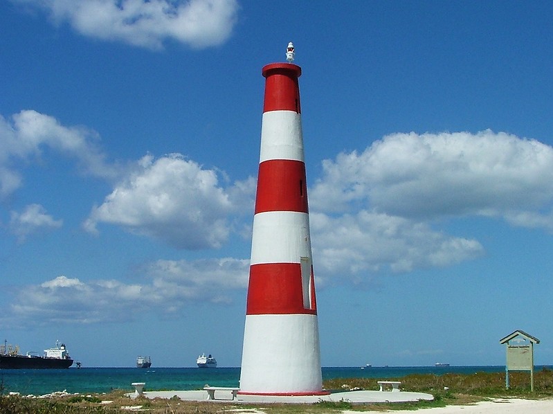 Pinder's Point lighthouse
Author of the photo: [url=https://www.flickr.com/photos/larrymyhre/]Larry Myhre[/url]
Keywords: Bahamas;Freeport;Atlantic ocean