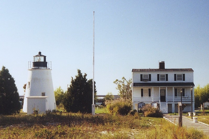 Maryland / Piney Point lighthouse
Author of the photo: [url=https://www.flickr.com/photos/larrymyhre/]Larry Myhre[/url]

Keywords: United States;Maryland;Chesapeake bay