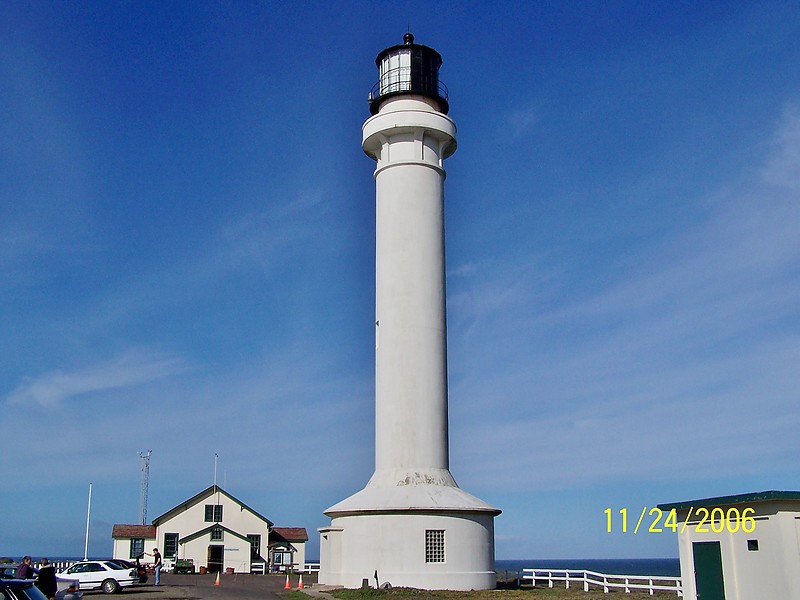 California / Point Arena lighthouse
Author of the photo: [url=https://www.flickr.com/photos/bobindrums/]Robert English[/url]
Keywords: United States;Pacific ocean;California