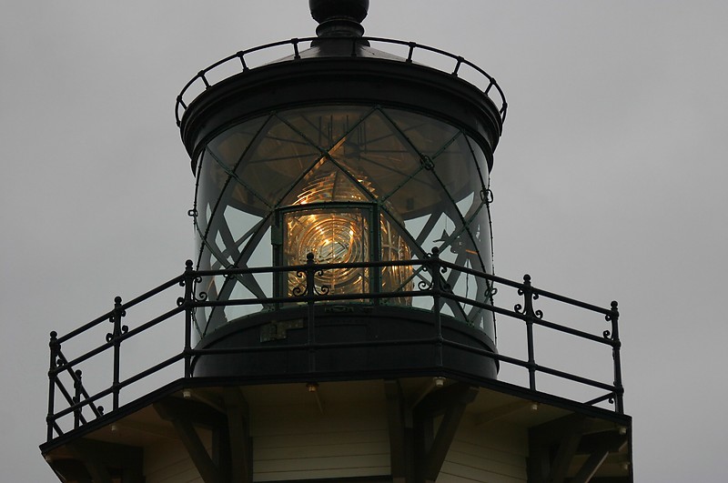 California / Point Cabrillo lighthouse - lantern
Author of the photo: [url=https://www.flickr.com/photos/31291809@N05/]Will[/url]

Keywords: United States;Pacific ocean;California;Lantern