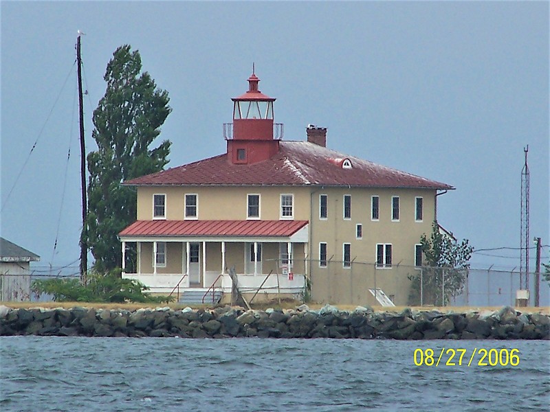 Maryland / Point Lookout lighthouse
Author of the photo: [url=https://www.flickr.com/photos/bobindrums/]Robert English[/url]
Keywords: United States;Maryland;Chesapeake bay