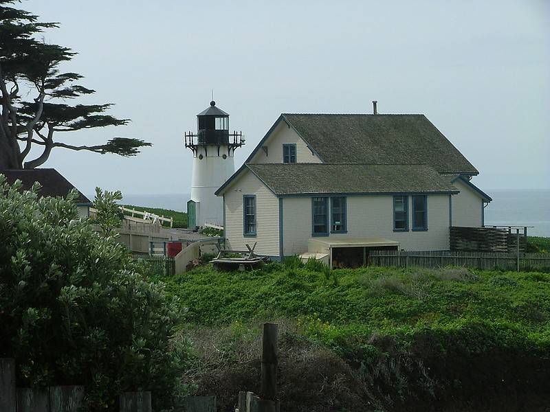 California / Point Montara Lighthouse
This Cast Iron tower, unique to California originally served at Mayo Beach on Cape Cod in Massachusetts until 1922. It somehow made its way across the country and erected at Point Montara in 1928
Author of the photo: [url=https://www.flickr.com/photos/larrymyhre/]Larry Myhre[/url]

Keywords: California;United States;Pacific ocean