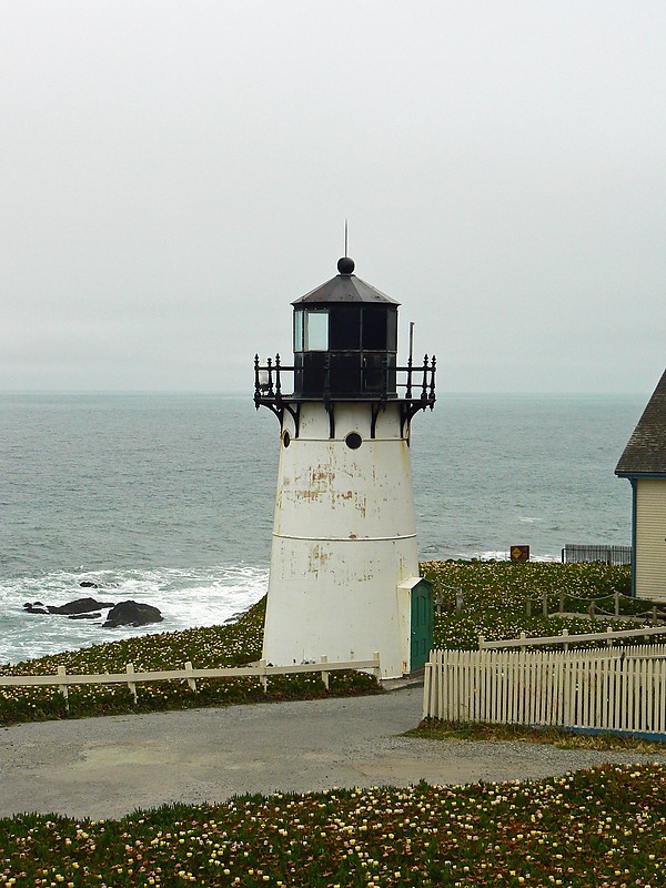 California / Point Montara Lighthouse
This Cast Iron tower, unique to California originally served at Mayo Beach on Cape Cod in Massachusetts until 1922. It somehow made its way across the country and erected at Point Montara in 1928
Author of the photo: [url=https://www.flickr.com/photos/8752845@N04/]Mark[/url]
Keywords: California;United States;Pacific ocean