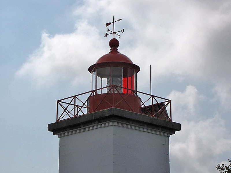 Normandy / Regnéville / Pointe d'Agon lighthouse - lantern
Author of the photo: [url=https://www.flickr.com/photos/21475135@N05/]Karl Agre[/url]      
Keywords: Regneville;Normandy;France;English channel;Lantern