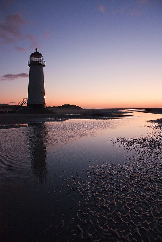 Point of Ayr lighthouse at night
Author of the photo: [url=https://www.flickr.com/photos/34919326@N00/]Fin Wright[/url]
Keywords: Talacre;Wales;Irish Sea;United Kingdom;Sunset