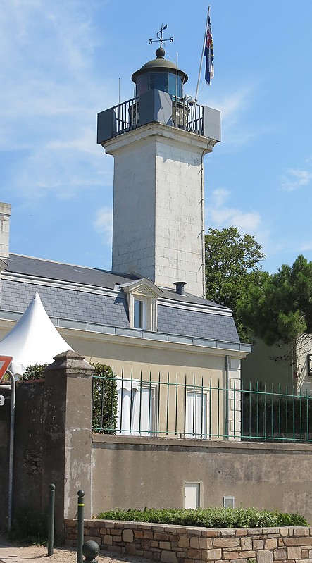 Pointe de Noëveillard lighthouse
Author of the photo: [url=https://www.flickr.com/photos/21475135@N05/]Karl Agre[/url]
Keywords: Pornic;France;Bay of Biscay