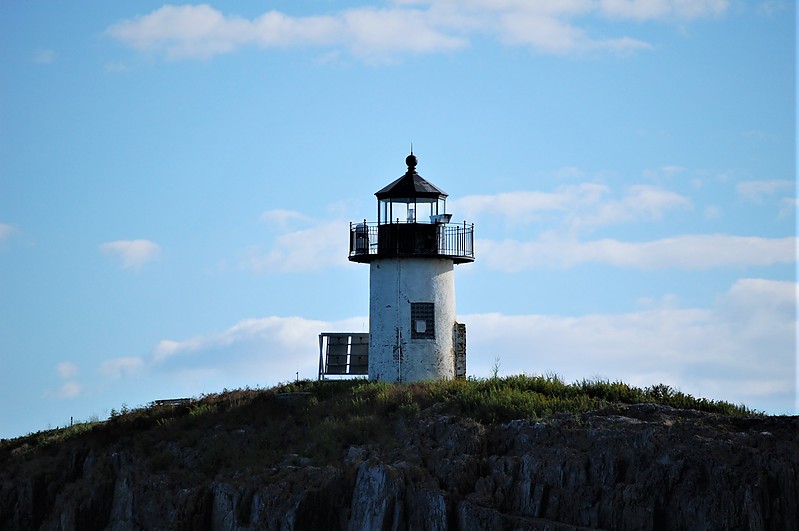 Maine / Pond Island lighthouse
Author of the photo: [url=https://www.flickr.com/photos/bobindrums/]Robert English[/url]
Keywords: Maine;Atlantic ocean;United States