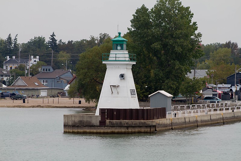 Ontario / Lake Erie / Port Dover West Pier lighthouse
Photo source:[url=http://lighthousesrus.org/index.htm]www.lighthousesRus.org[/url]
Non-commercial usage with attribution allowed
Keywords: Lake Erie;Ontario;Canada;Port Dover