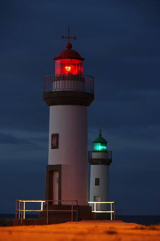 Brittany / Morbihan / Belle Ile / Le Palais / Phares de Jetée Sud (red) & Nord (green) at night
Author of the photo: [url=https://www.flickr.com/photos/-dop-/]Claude Dopagne[/url]

Keywords: Belle-lle-en-Mer;Bay of Biscay;France;Night