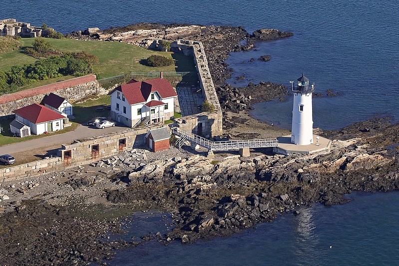 New Hampshire / Portsmouth Harbor lighthouse - aerial
AKA New Castle, Fort Point, Fort Constitution 
Author of the photo: [url=https://jeremydentremont.smugmug.com/]nelights[/url]

Keywords: New Hampshire;Portsmouth;United States;Atlantic ocean;Aerial
