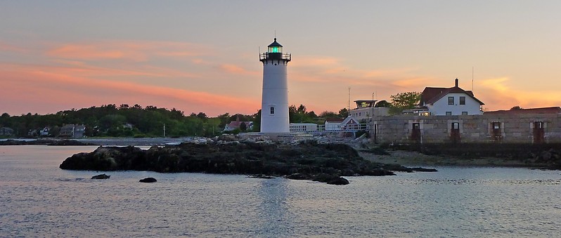 New Hampshire / Portsmouth Harbor lighthouse at sunset
AKA New Castle, Fort Point, Fort Constitution 
Author of the photo: [url=https://jeremydentremont.smugmug.com/]nelights[/url]
Keywords: New Hampshire;Portsmouth;United States;Atlantic ocean;Sunset