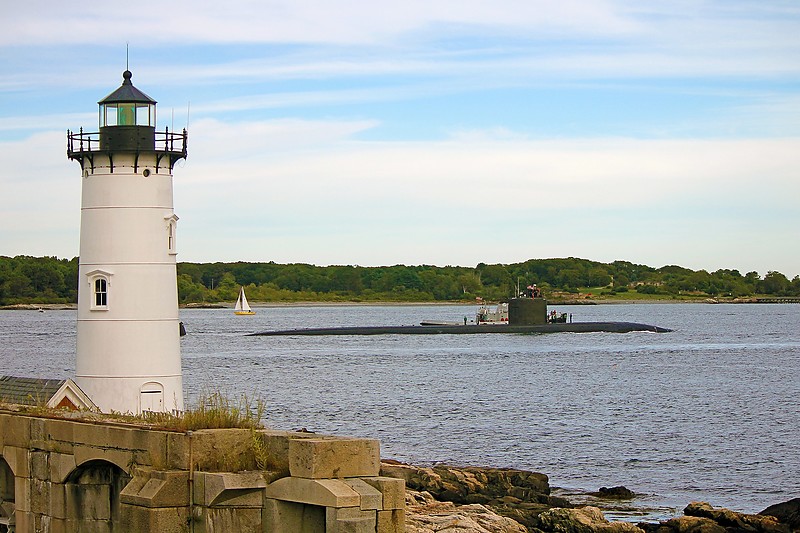 New Hampshire / Portsmouth Harbor lighthouse
AKA New Castle, Fort Point, Fort Constitution 
Author of the photo: [url=https://jeremydentremont.smugmug.com/]nelights[/url]
hts[/url]

Keywords: New Hampshire;Portsmouth;United States;Atlantic ocean