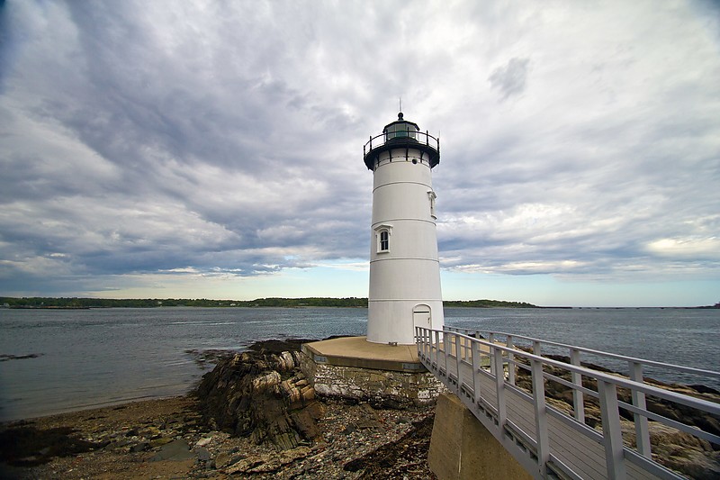 New Hampshire / Portsmouth Harbor lighthouse
AKA New Castle, Fort Point, Fort Constitution 
Author of the photo: [url=https://jeremydentremont.smugmug.com/]nelights[/url]

Keywords: New Hampshire;Portsmouth;United States;Atlantic ocean
