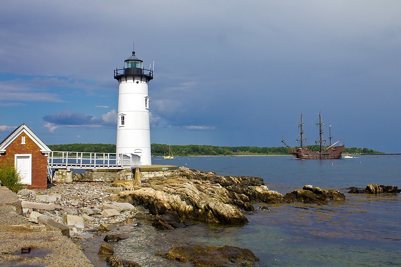 New Hampshire / Portsmouth Harbor lighthouse
AKA New Castle, Fort Point, Fort Constitution 
Author of the photo: [url=https://jeremydentremont.smugmug.com/]nelights[/url]
Keywords: New Hampshire;Portsmouth;United States;Atlantic ocean