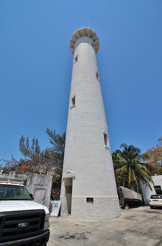 Progreso lighthouse
Author of the photo: [url=https://www.flickr.com/photos/bobindrums/]Robert English[/url]
Keywords: Puerto del Progreso;Mexico;Gulf of Mexico