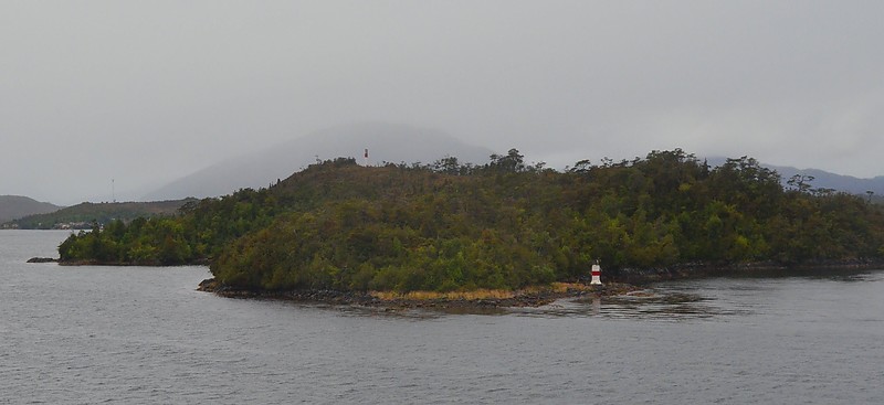 Chile / Isla Carlos light (in front)
On the top of the island - unlit beacon
Author of the photo: [url=https://www.flickr.com/photos/16141175@N03/]Graham And Dairne[/url]

Keywords: Chile;Puerto Eden;Paso del Indio