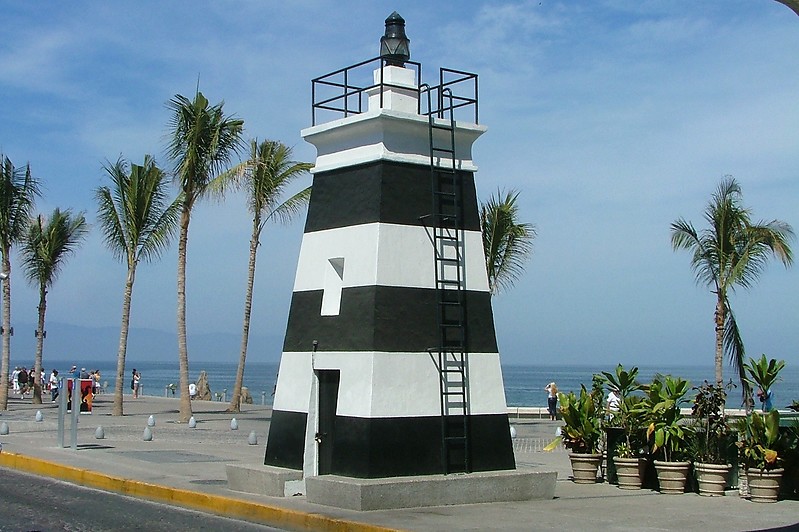 Puerto Vallarta Anterior (Range Front) lighthouse
Author of the photo: [url=https://www.flickr.com/photos/larrymyhre/]Larry Myhre[/url]

Keywords: Bahia de Banderas;Mexico;Puerto Vallarta