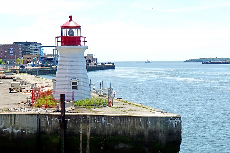 New Brunswick / Saint John Harbour lighthouse
Author of the photo: [url=https://www.flickr.com/photos/archer10/]Dennis Jarvis[/url]
Keywords: New Brunswick;Canada;Bay of Fundy;Saint John