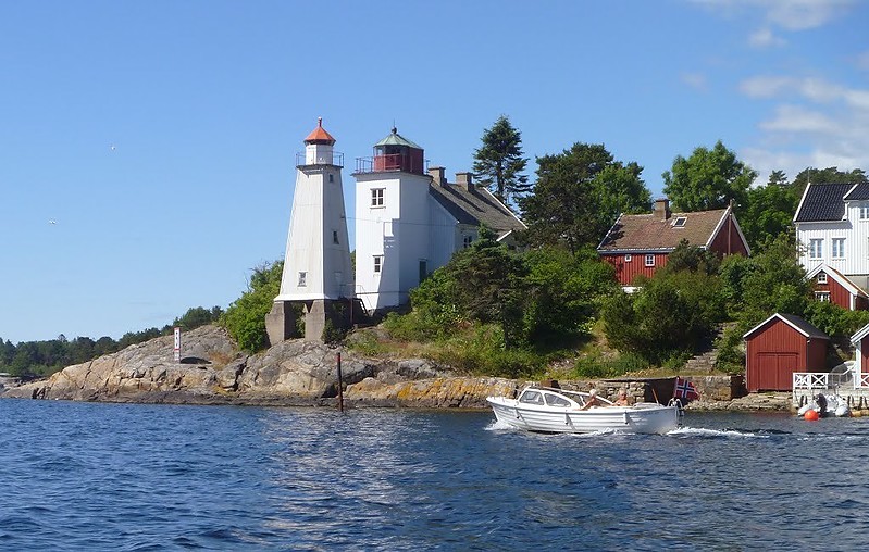 Arendal / Sandvikodden lighthouses (old - right and new - left)
Author of the photo: Grigory Shmerling

Keywords: Arendal;Norway;Skagerrak