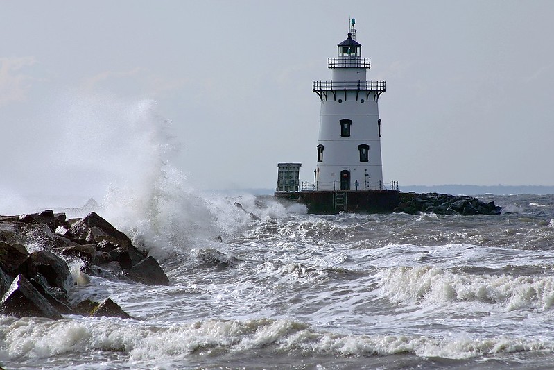 Connecticut / Saybrook Breakwater Outer lighthouse in stormy weather
Author of the photo: [url=https://jeremydentremont.smugmug.com/]nelights[/url]

Keywords: Connecticut;United States;Atlantic ocean;Long Island Sound;Storm