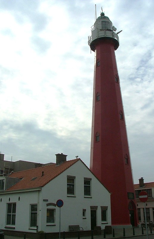 North Sea / Scheveningen Lighthouse
Author of the photo: [url=https://www.flickr.com/photos/larrymyhre/]Larry Myhre[/url]
Keywords: Den Haag;Netherlands;North Sea