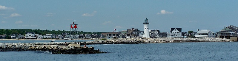 Massachusetts / Scituate lighthouse
In Front: Scituate N Jetty Light 2A, elev 7m, Fl 4s, red, Range 4 nm, fl. 0.4s, ec. 3.6s, High intensity. Higher intensity beam eastward. Daymark-triangle(point up). 
Author of the photo: [url=https://www.flickr.com/photos/bobindrums/]Robert English[/url]
Keywords: Massachusetts;Scituate;United States;Atlantic ocean