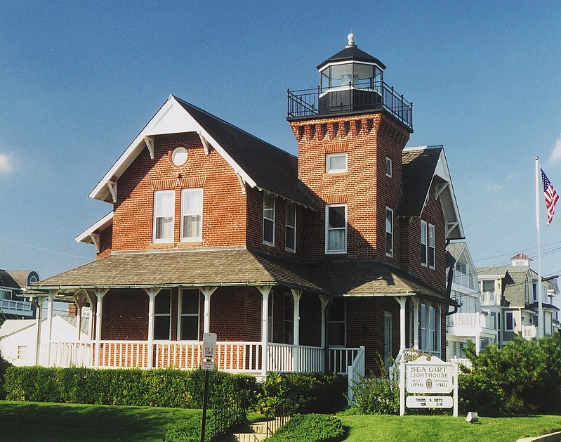 New Jersey / Sea Girt lighthouse
Author of the photo: [url=https://www.flickr.com/photos/larrymyhre/]Larry Myhre[/url]

Keywords: New Jersey;United States;Atlantic ocean