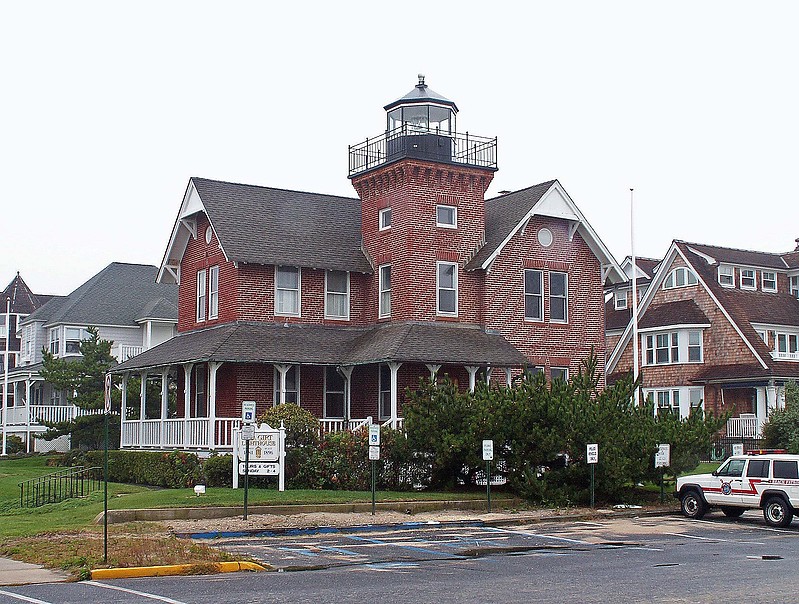 New Jersey / Sea Girt lighthouse
Author of the photo: [url=https://www.flickr.com/photos/21475135@N05/]Karl Agre[/url]
Keywords: New Jersey;United States;Atlantic ocean