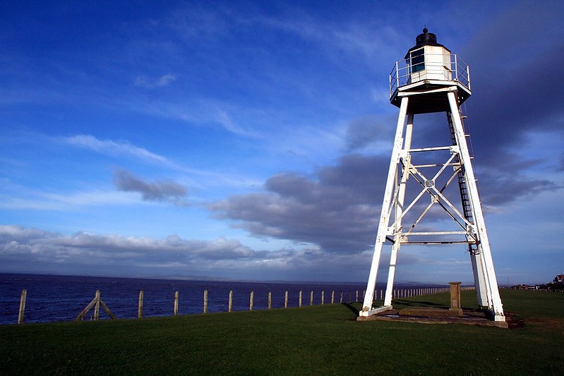 East Cote lighthouse
AKA Skinburness
Author of the photo: [url=https://www.flickr.com/photos/34919326@N00/]Fin Wright[/url]

Keywords: England;Irish sea;United Kingdom;Silloth