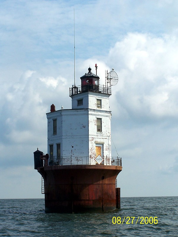 Virginia / Smith Point lighthouse
Author of the photo: [url=https://www.flickr.com/photos/bobindrums/]Robert English[/url]
Keywords: Virginia;United States;Chesapeake Bay;Offshore