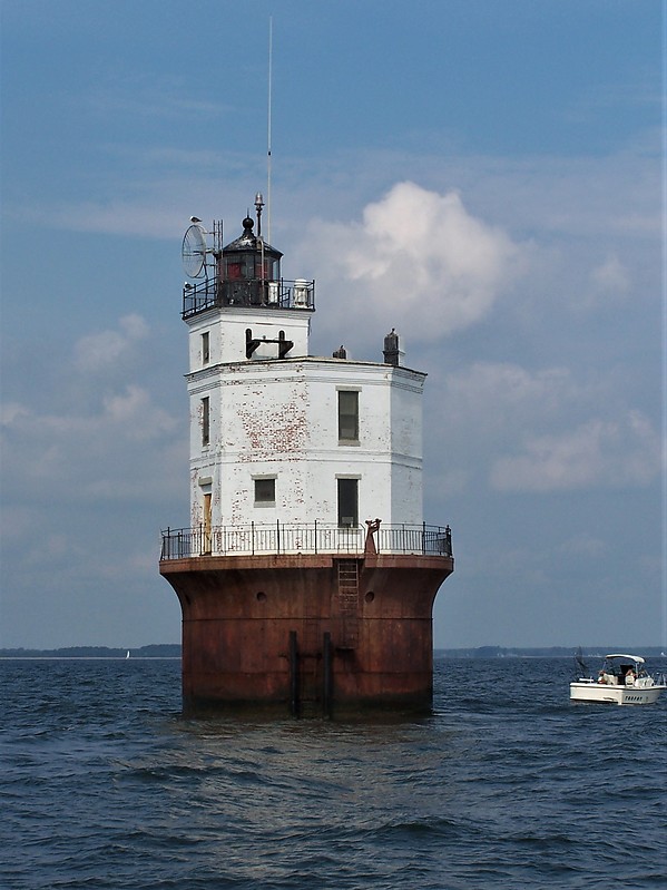 Virginia / Smith Point lighthouse
Author of the photo: [url=https://www.flickr.com/photos/bobindrums/]Robert English[/url]
Keywords: Virginia;United States;Chesapeake Bay;Offshore