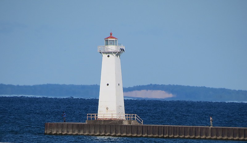 New York / Sodus Outer lighthouse
AKA Sodus Bay West Pier
Author of the photo: [url=https://www.flickr.com/photos/21475135@N05/]Karl Agre[/url]
Keywords: New York;Lake Ontario;United States;Sodus