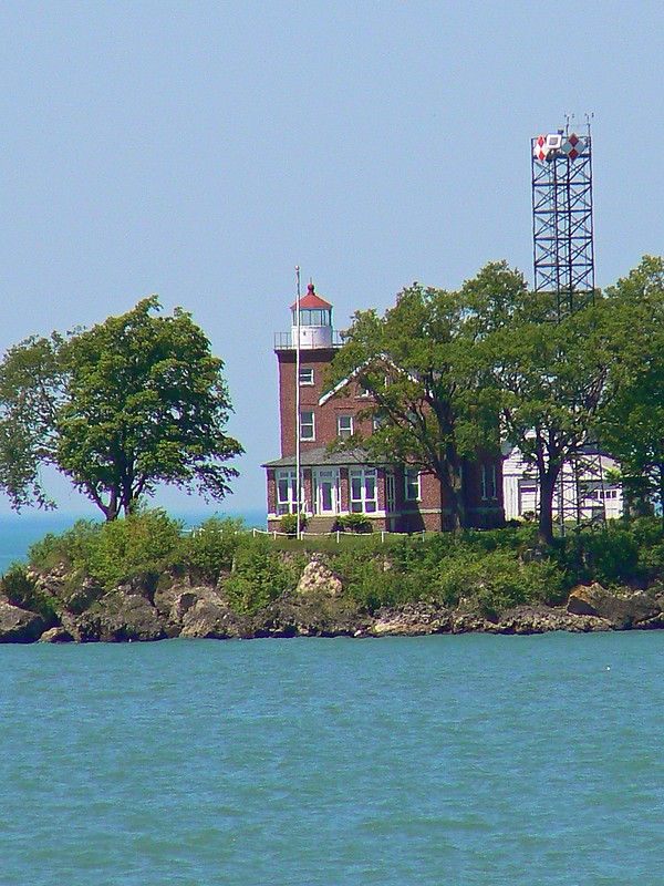 Ohio / South Bass Island old lighthouse and new light (skeletal tower)
Author of the photo: [url=https://www.flickr.com/photos/8752845@N04/]Mark[/url]
Keywords: Lake Erie;Ohio;United States