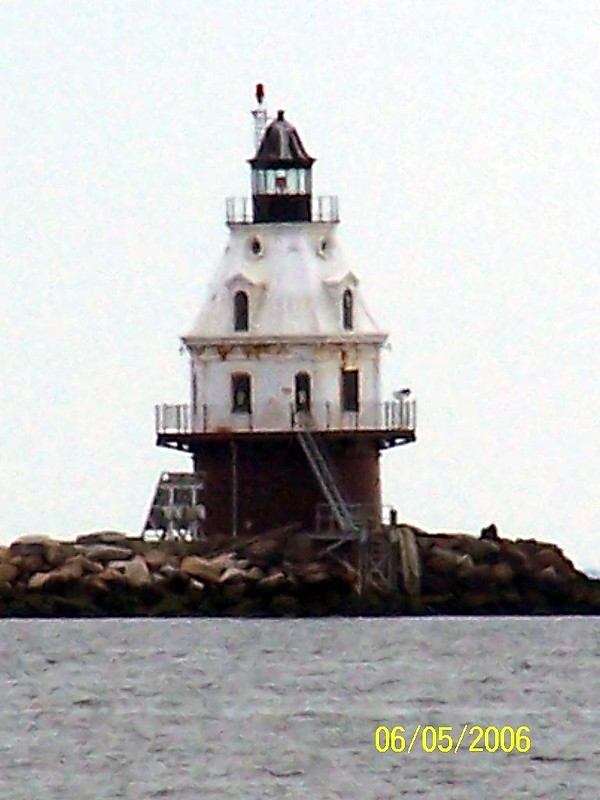 Connecticut / New Haven South-West Ledge lighthouse
Author of the photo: [url=https://www.flickr.com/photos/bobindrums/]Robert English[/url]

Keywords: Connecticut;United States;Atlantic ocean