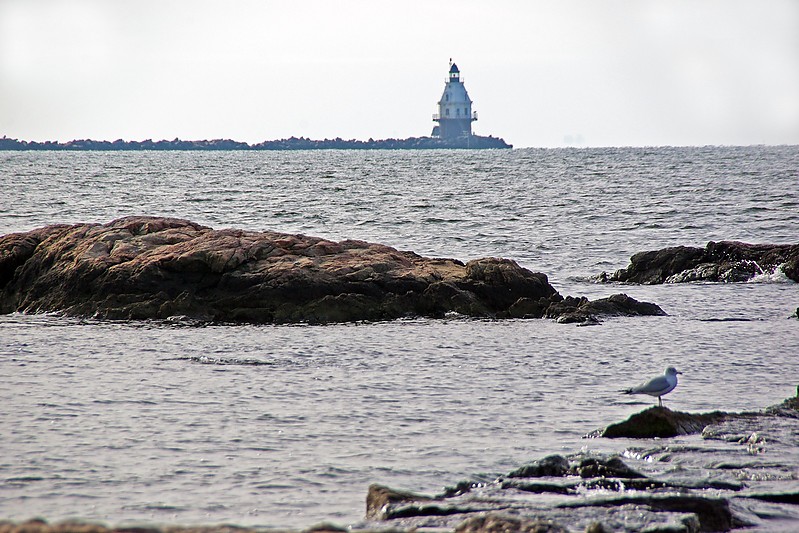 Connecticut / New Haven South-West Ledge lighthouse
Author of the photo: [url=http://www.flickr.com/photos/papa_charliegeorge/]Charlie Kellogg[/url]
Keywords: Connecticut;United States;Atlantic ocean